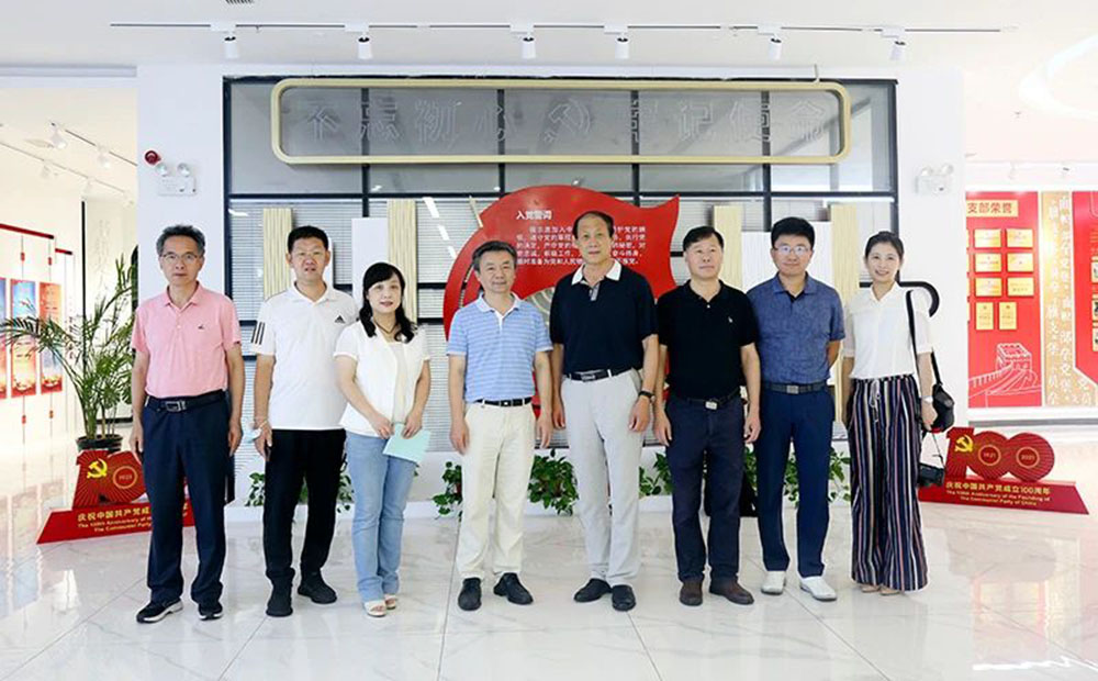 Jiu San Society의 Liaoning Provincial Party Committee의 연구팀은 Yuanchen Technology를 방문했습니다.